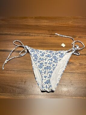 tie-side bikini bottom from the brand Cabana del Sol
